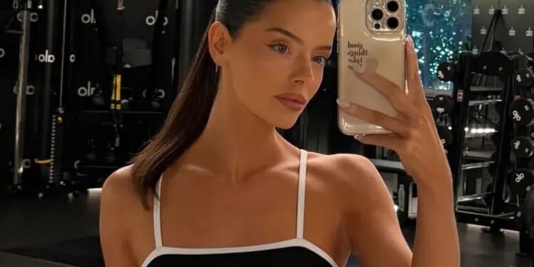 Maura Higgins shows off rock hard abs after revealing she’s celibate following romances with ‘terrible exes’