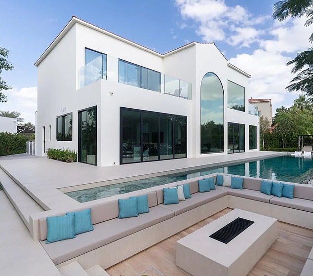 This beautiful house on the high-end Jumeriah Island had nine percent of its £1million asking price slashed from it