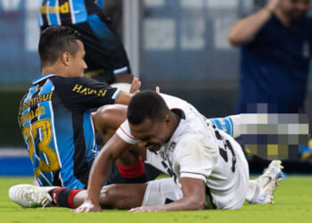 Gremio star Marlon suffers stomach-churning broken ankle as team-mate and ex-Chelsea star Willian breaks down in tears
