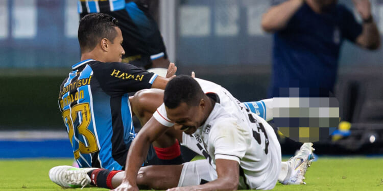 Gremio star Marlon suffers stomach-churning broken ankle as team-mate and ex-Chelsea star Willian breaks down in tears