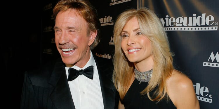 Who was Chuck Norris' wife Gena O'Kelley and how many children did couple have?