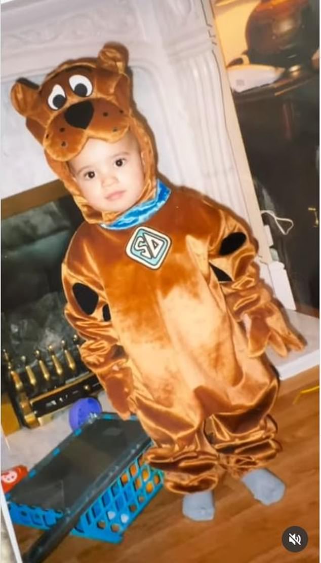 He was privately educated at St Mary¿s Hare Park School in Romford, and then attended Becket Keys Church of England School in Brentwood