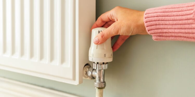 Thousands of households to be given emergency energy bill help