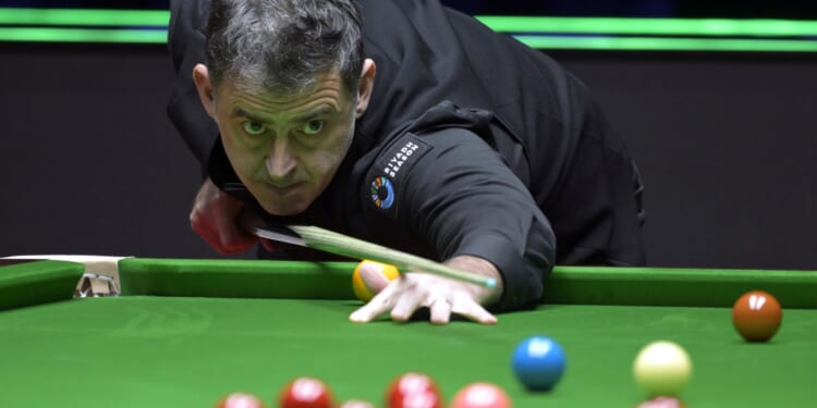 Ronnie O'Sullivan leaves commentator completely stunned with shot 'for the ages' as he breaks two-year curse