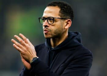 Chelsea legend urges Liam Rosenior to launch shock transfer swoop for Tottenham rival who 'wants out'