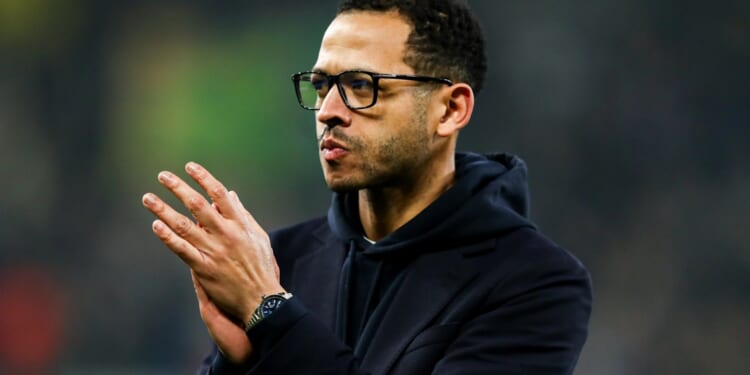 Chelsea legend urges Liam Rosenior to launch shock transfer swoop for Tottenham rival who 'wants out'