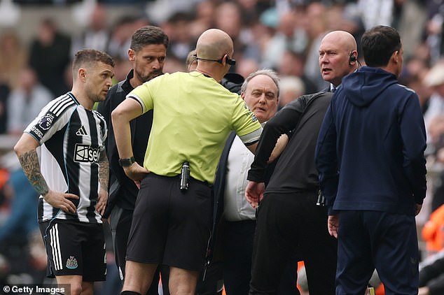 Anthony Taylor went over to both sets of benches to explain what was going on