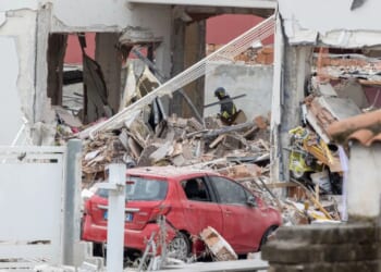 Huge explosion leaves multiple people injured & three rushed to hospital as dozens evacuated in Rome