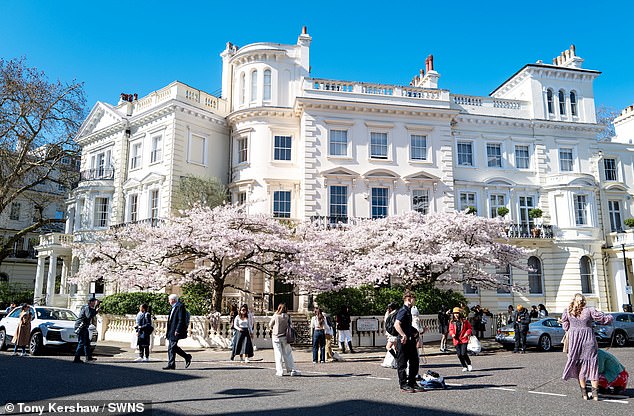 At nearby Lancaster Road, just metres from Portobello Road Market, homeowners have reported influencers even undergoing multiple outfit changes outside their doors to get the best shots