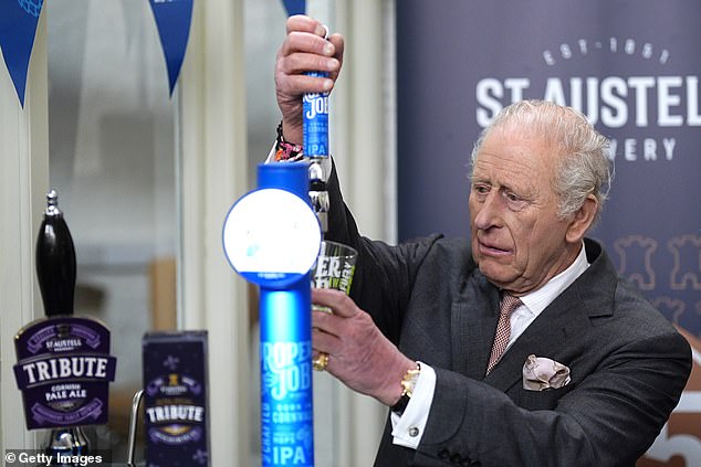 Later that day, during a visit to the Market House in St Austell town centre, the King had a go at pulling a pint of the alcohol-free Proper Job 0.5% ale