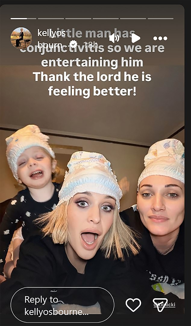 The following day, Kelly posted a picture to her 4.4million Instagram followers of the two of them in bed together with her toddler, all wearing nappies on their heads