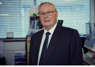 Detective who caught evil child killer & rapist Colin Pitchfork by using DNA in world-first dies aged 90