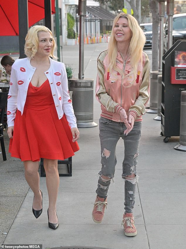 The actress flashed a wide smile as she and her pal arrived at a restaurant, where they dined outdoors