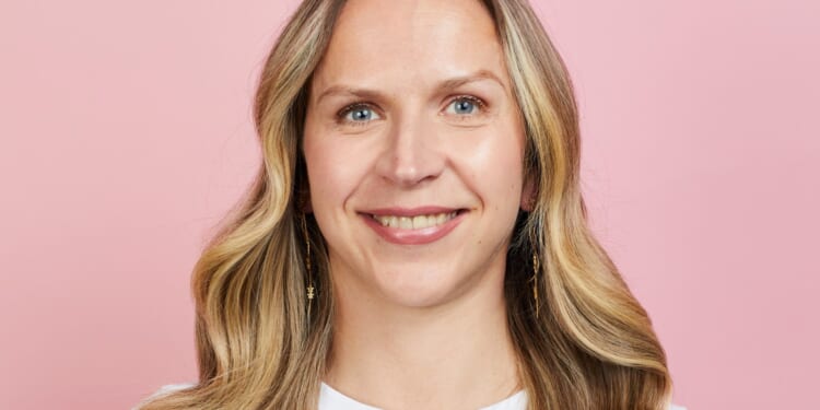 I fixed sagging jowls & hooded eyes with £4 buy and got instant results…new snatched jawline made me look 10yrs younger