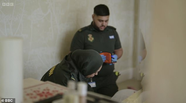 Viewers watched on as Audrey was assisted by paramedics Nagina and Mo