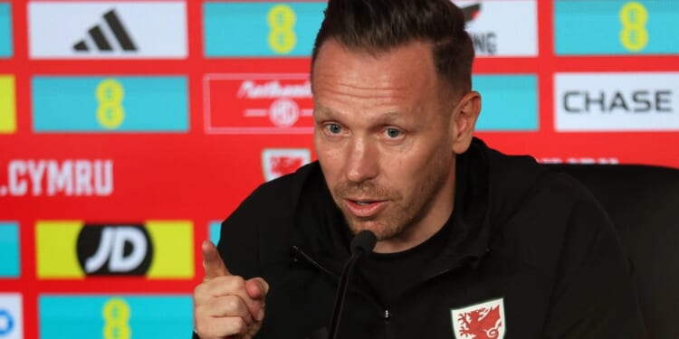 Craig Bellamy shuts down reporter with very blunt response after being asked question about Mo Salah
