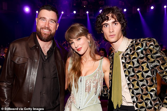 The couple cheered on the many musical acts who took the stage and they also posed for photos with Sombr