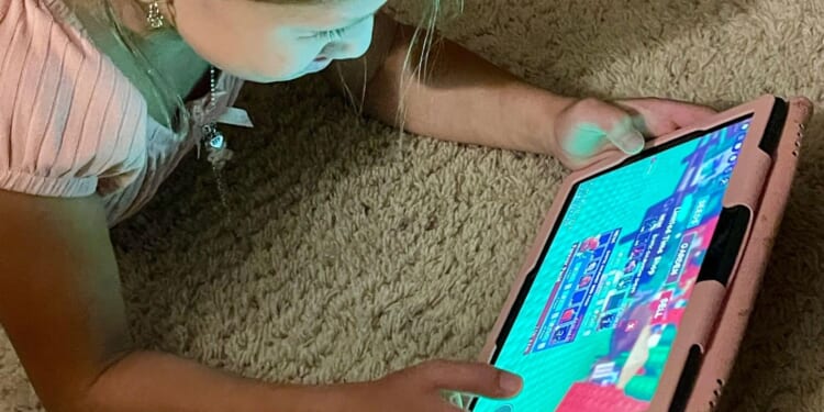 Parents should limit under-5s' screen time to an hour, warns Starmer as he vows to help Brits in 'battle' against tech