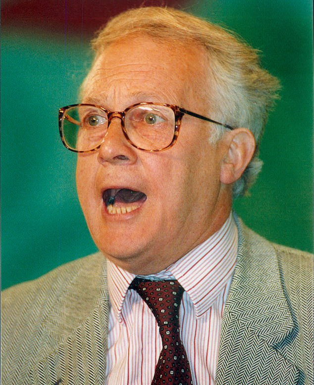 I remember David as a proper parliamentarian, who would sit there in his little purple pullover day after day, year after year, happily ignoring the Whips, writes Quentin Letts