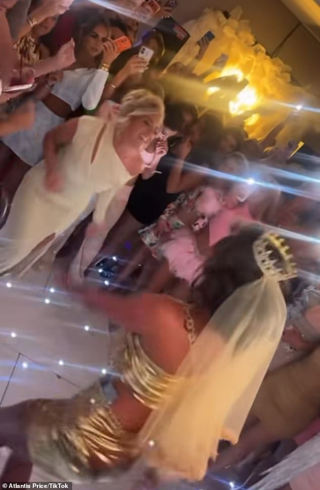 Paris and Venezuela looked to be having the time of their lives