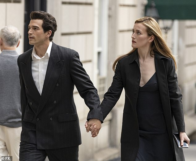 Paul Anthony Kelly as John F. Kennedy Jr. and Sarah Pidgeon as Carolyn Bessette in the show