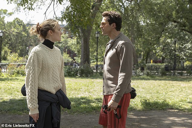 The fight scene that is portrayed in the series by Anthony Kelly and Sarah Pidgeon is based on real life (pictured in the show)