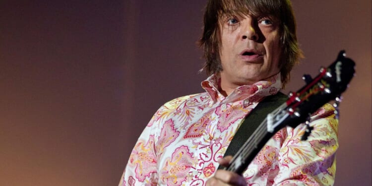 Gallagher brothers, Stone Roses and Johnny Marr to unite on stage for incredible tribute concert to late bassist Mani