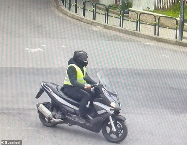 On 19 April 2023, the day of the shooting, Saraiva wore a helmet, fluorescent vest, mask and gloves, which hid distinctive tattoos on his hands