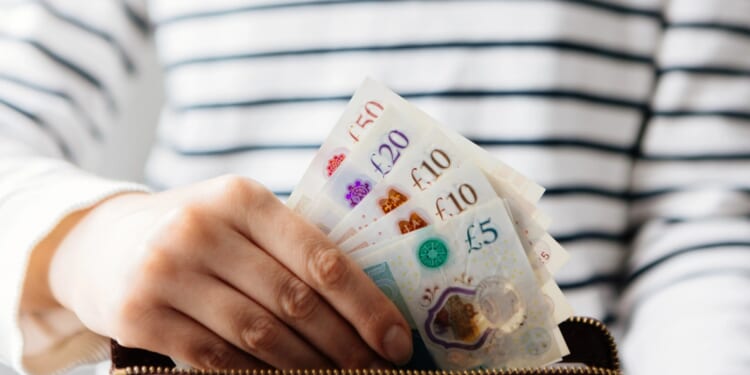 Thousands of families have just HOURS left to apply for free cash worth up to £500 as key scheme closes