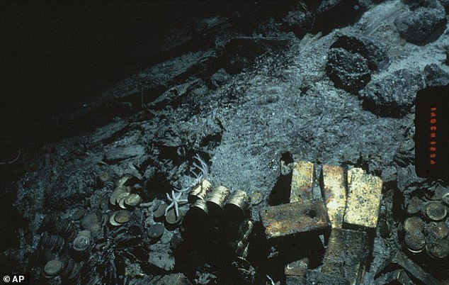 A 1989 photo shows gold bars and coins in situ while they were being recovered by Thompson