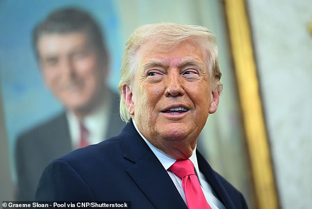 Donald Trump is pictured at the Oval Office this Tuesday at the swearing-in ceremony of his newly appointed Homeland Security Secretary Markwayne Mullin