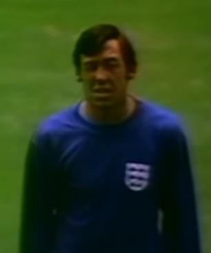 The goalkeeper’s blue shirt is expected to fetch between £200,000 and £300,000