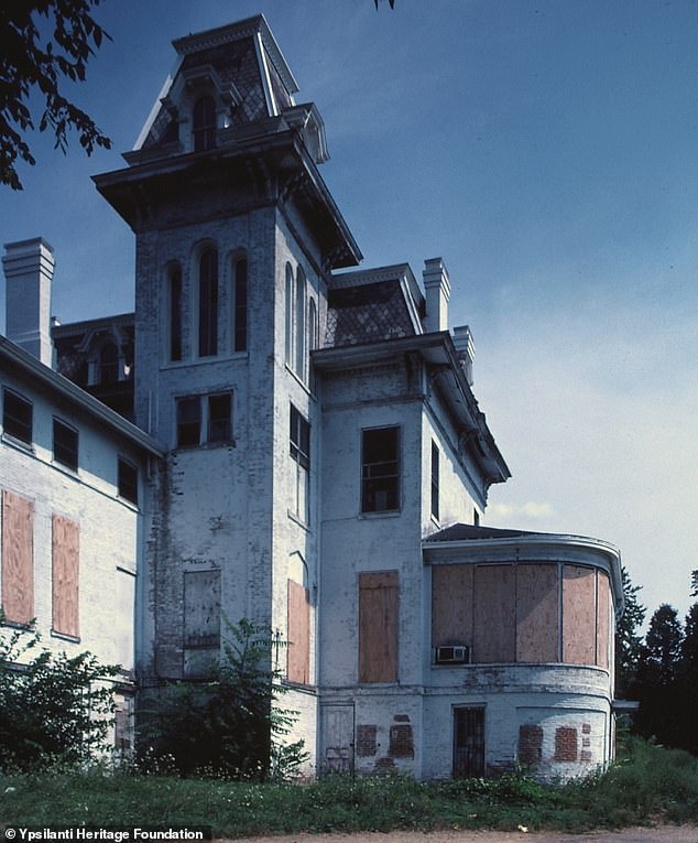 It had fallen into disrepair by the 1970s, after being used as a social center during World War II, a teen canteen and the activity center for both the Boys' and Girls' clubs