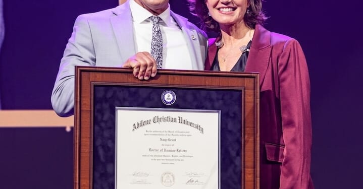 ACU Awards Honorary Doctorate to Entertainer Amy Grant