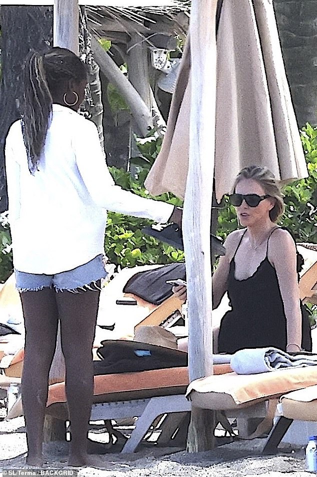 Her older daughter wore a white shirt and blue denim cut-off shorts