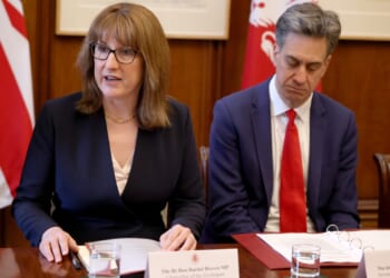 Lift fracking ban, approve North Sea oil & build coal-fired power stations… how Labour SHOULD be tackling fuel crisis