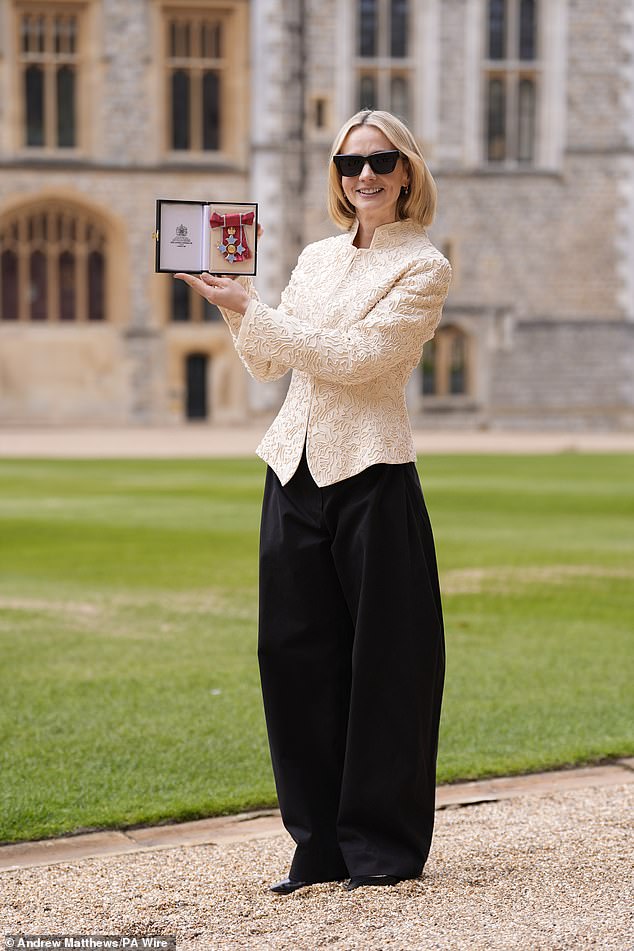 Carey proudly posed with her honour while dressed in a chic cream boucle jacket and oversized black trousers