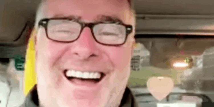 Hilarious moment Glasgow taxi driver's daughter FaceTimes to reveal she's engaged
