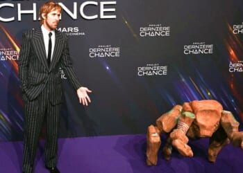 Actor Ryan Gosling and "Rocky" pose during a March 11 photocall before the screening of the movie 'Project Hail Mary' ("Projet Dernière Chance," or "Project Last Chance" in French) at the Pathe Palace Theater in Paris.