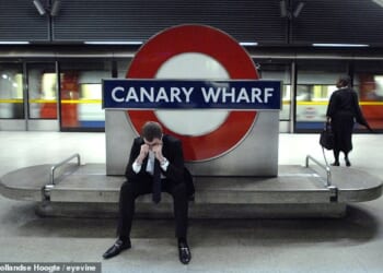 A banker at Canary Wharf station on September 12, 2008 amid the great financial crisis