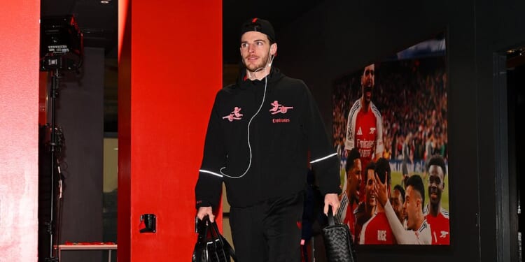 Arsenal vs Everton - Premier League LIVE: Latest score, team news and updates as Gunners can extend their lead at the top of the table with a win against the Toffees