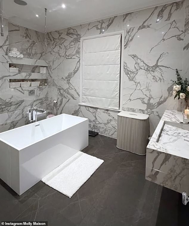Molly-Mae has often shared snippets of her bathroom space with her 8.5million Instagram followers ¿ leaning into flowers and candles as a way of 'sorting out' the space