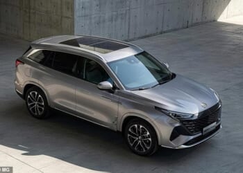 MG has brought out its first seven-seater - the MGS9 PHEV. But Chinese rival Jaecoo has also brought out a seven-seater. Here's what we know about the two competitor SUVs so far