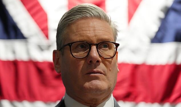 Keir Starmer talks with Peter Mandelson in February last year while he was Ambassador to the US