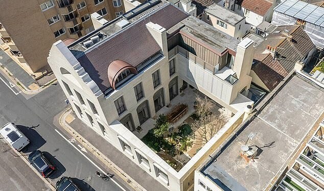 Pink Floyd legend Dave Gilmour is facing a ¿property nightmare¿ as his luxury seafront mansion remains unsold more than three years after it was put on sale for £15million