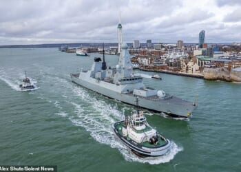 HMS Dragon finally sailed from Portsmouth as it begins its journey towards Cyprus