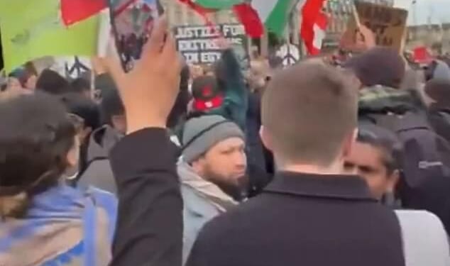 Green Party deputy leader joins pro-Tehran demonstration