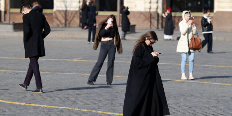 Is Russia set to oust Telegram and WhatsApp from its internet?