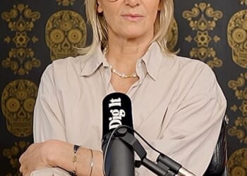 Jo Whiley has apologised to Fearne Cotton for 'not supporting her' as she struggled with her mental health during her time on BBC Radio 1