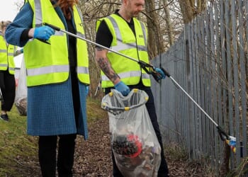 Angela Rayner, joins Rob Swain, General Manager at KFC UK&Ireland, in Manchester yesterday to take part in the Great British Spring Clean